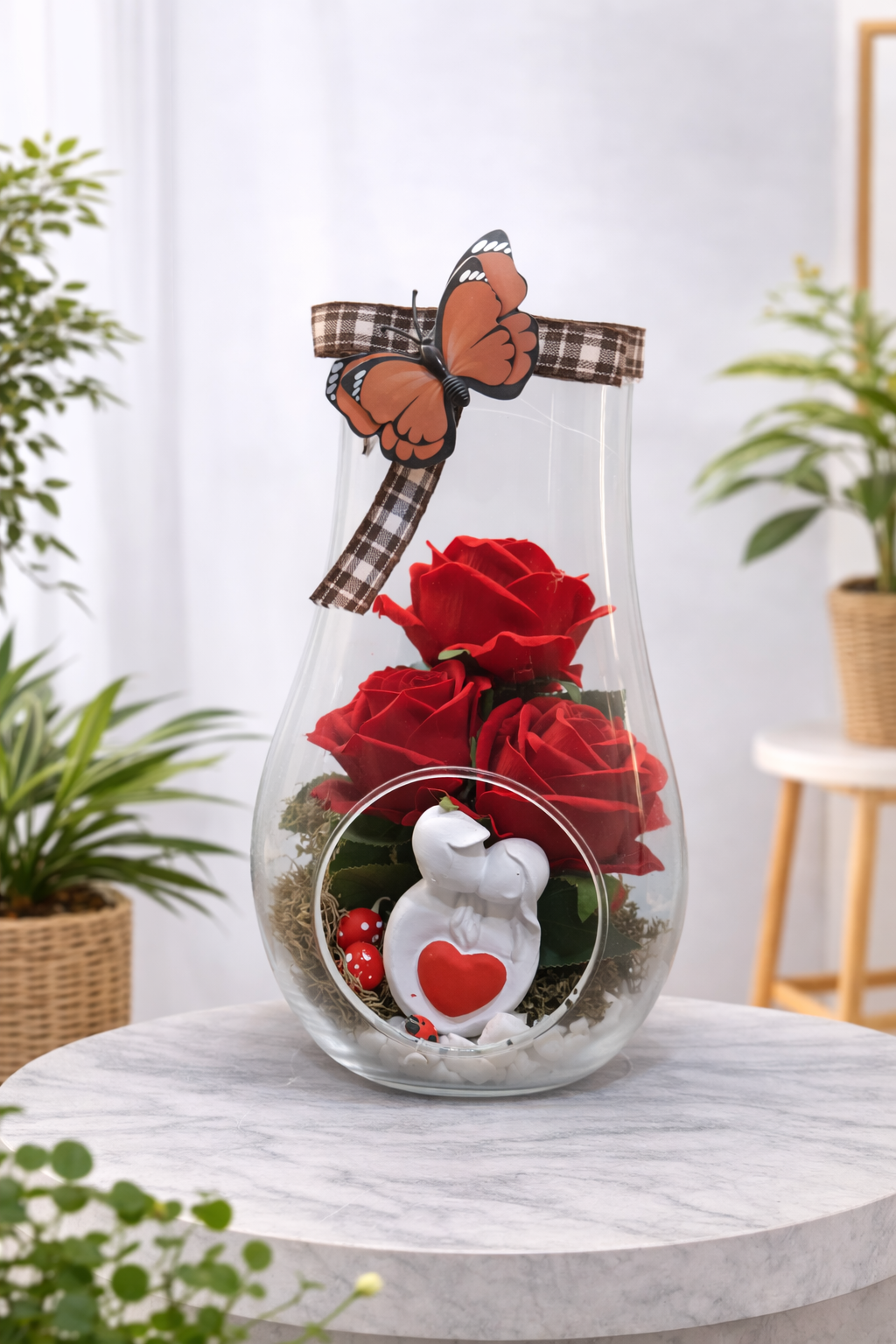 Cam Vazo İçinde Yapay Kırmızı Gül