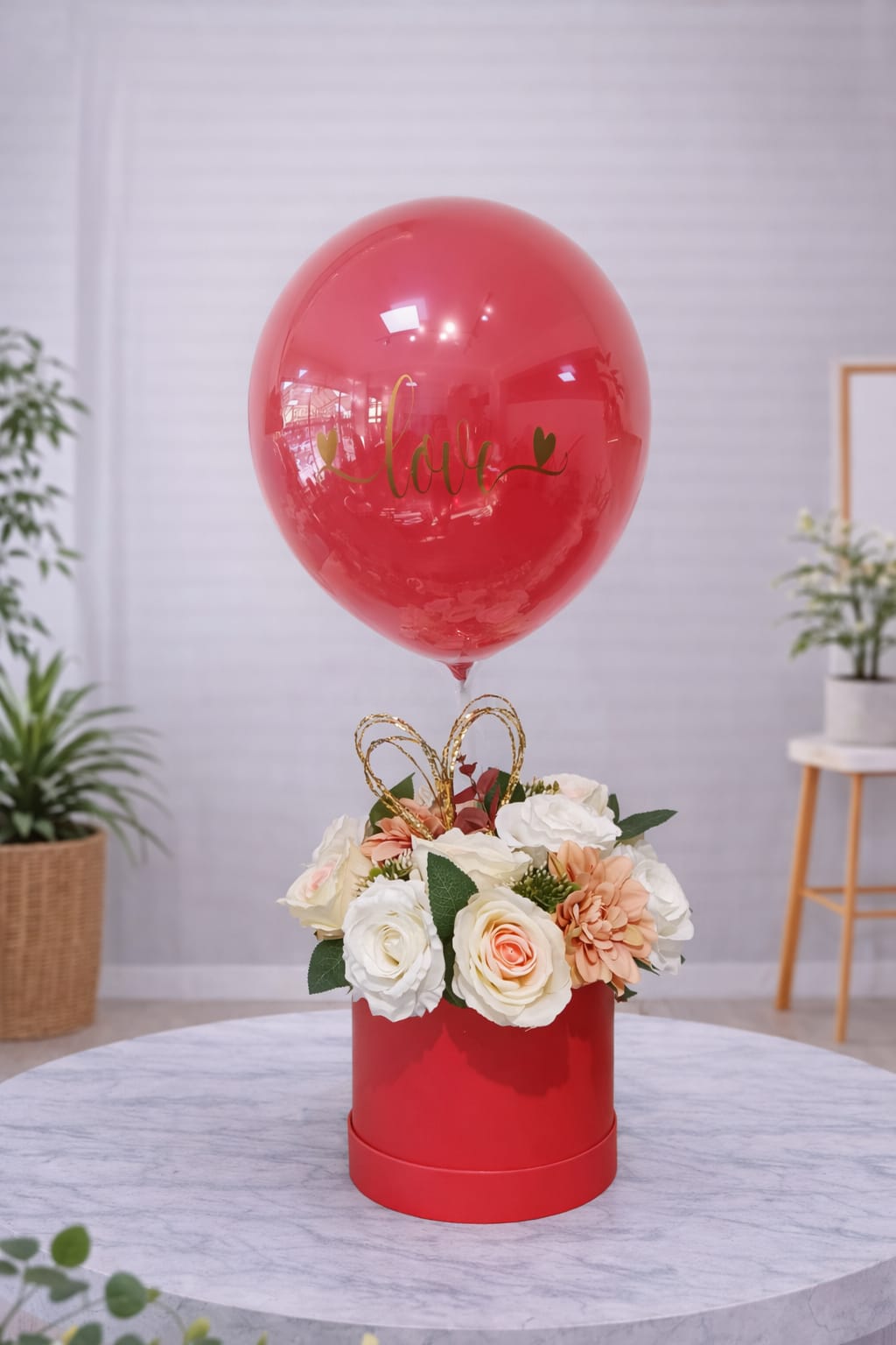 Kırmızı Kutuda Love Balonlu