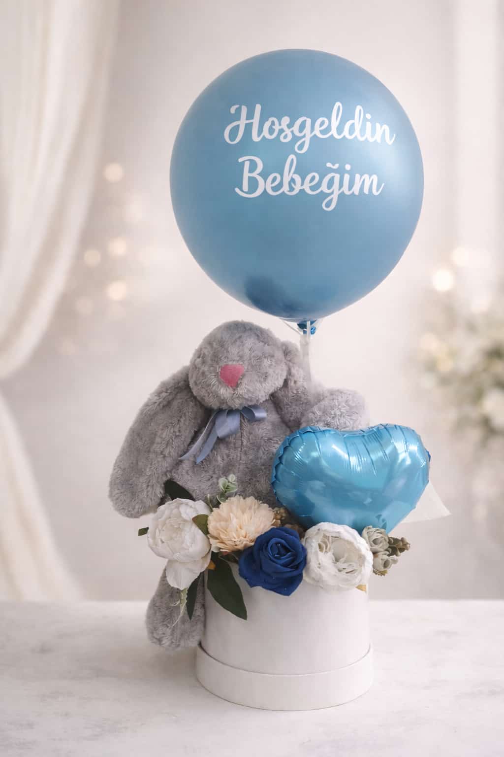 Mavi Balonlu Tavşan