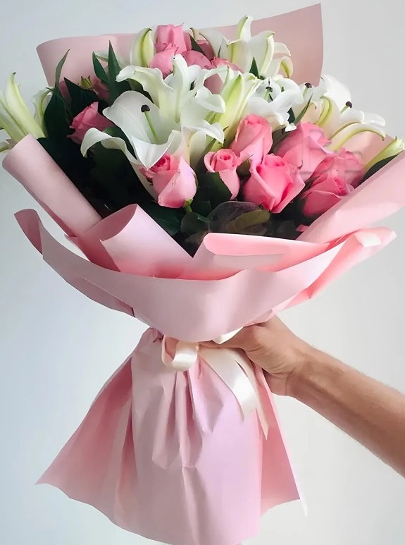 Lilyum Ve Pembe Gül Buketi