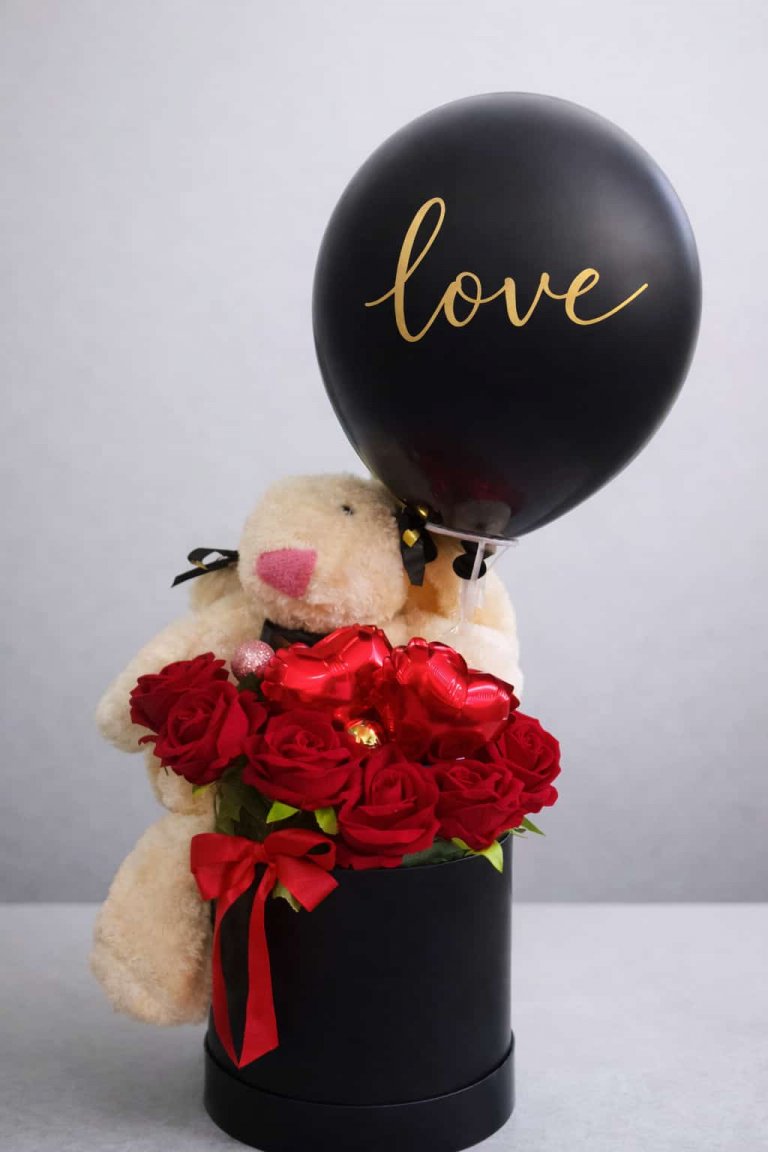 Sonsuz Aşk – Kırmızı Güller Ve Tavşan