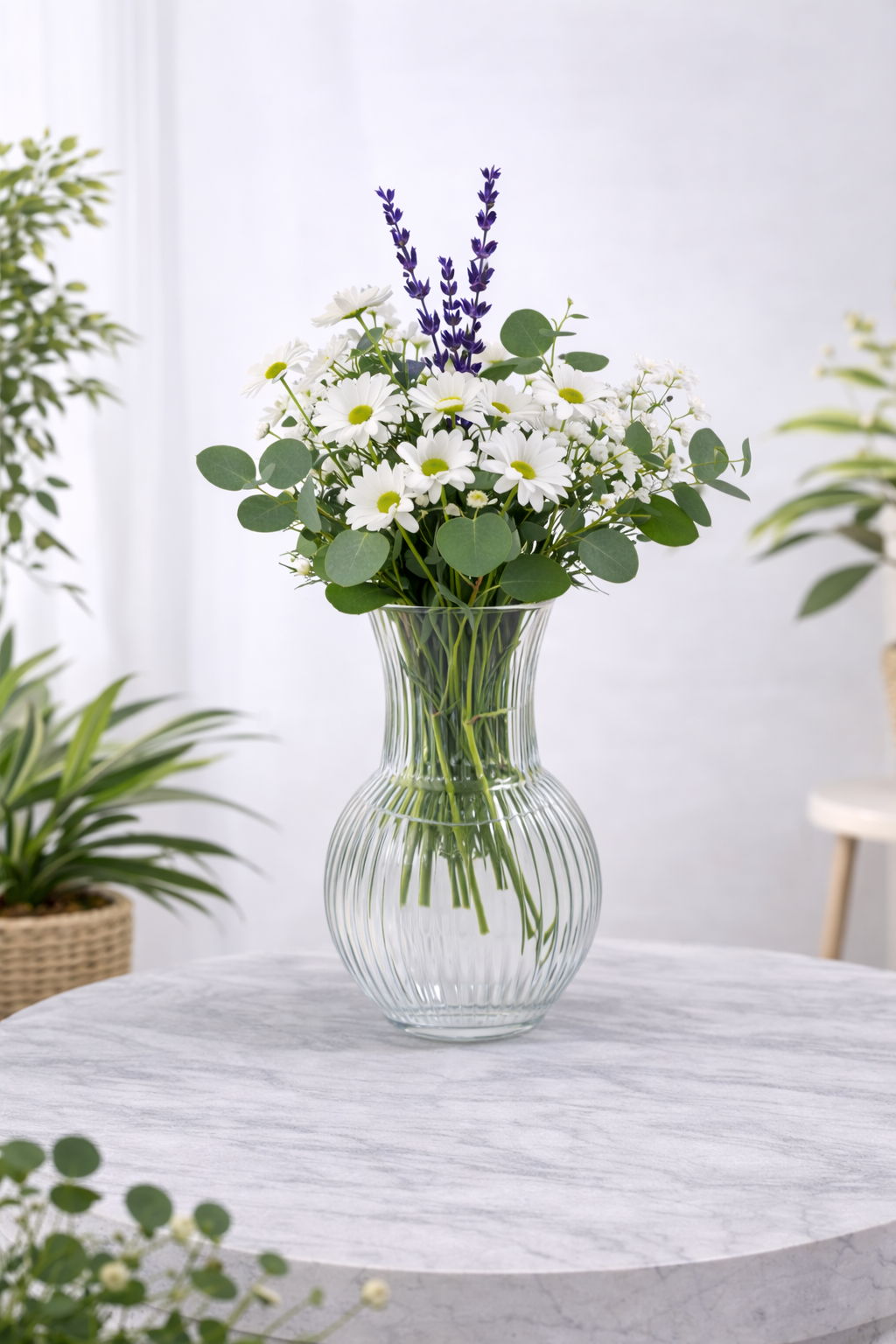 Vazoda Beyaz Papatya